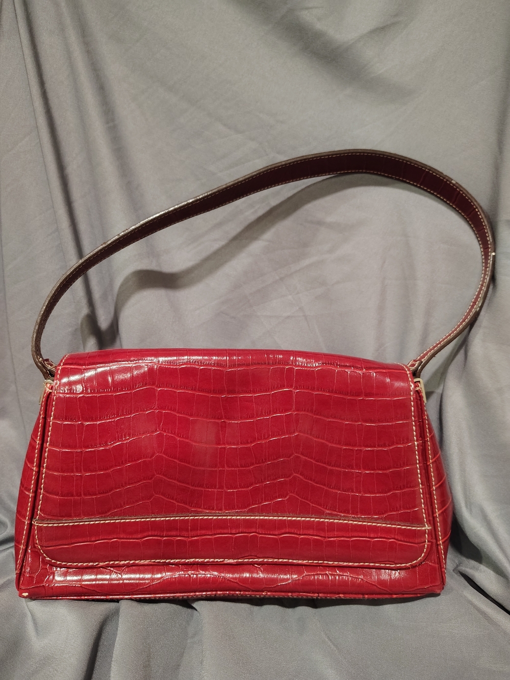 Red Croc-Embossed Shoulder Bag with Brown Strap